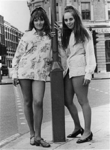  60-  70- . - (Miniskirts).