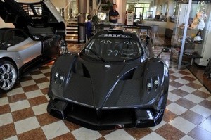   Pagani  Ferrari    