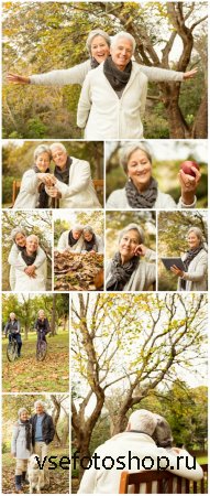 Happy elderly couple in autumn park - Stock photo