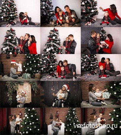     -  / Family at Christmas tree - Graphic